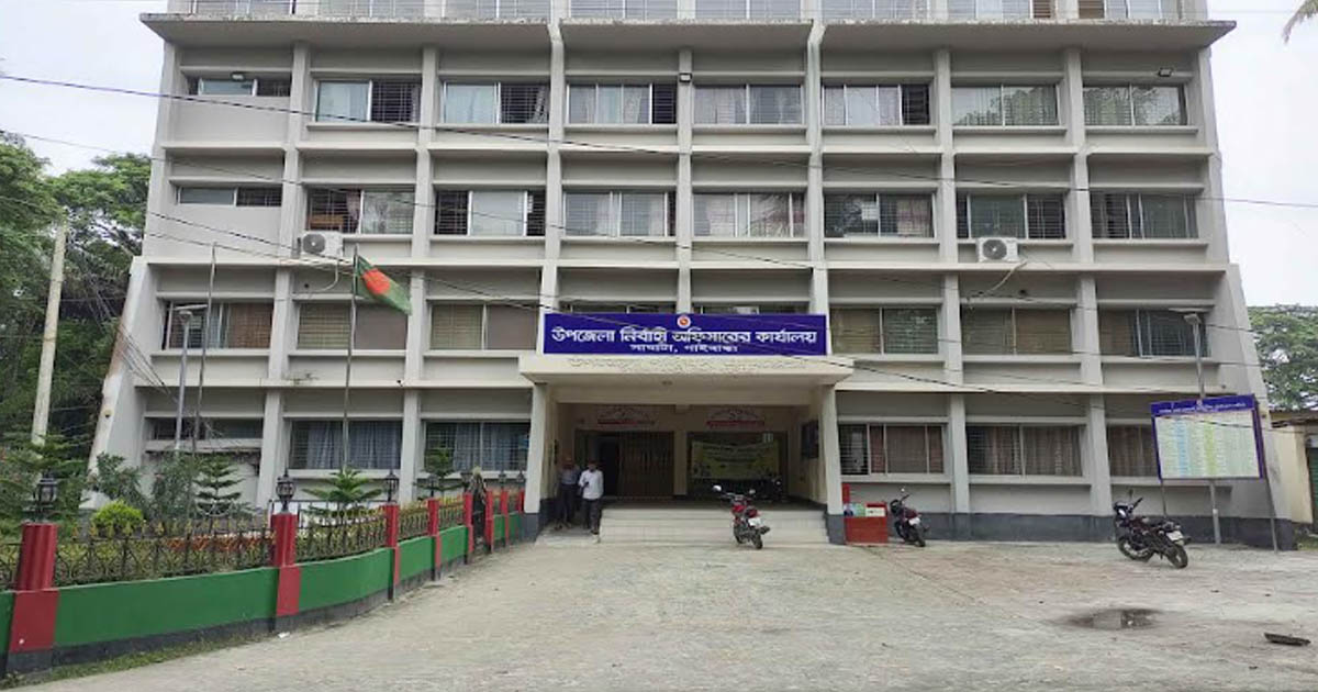 নির্বাচন উপলক্ষে কঠোর প্রশাসন, মানছে না তদবির
