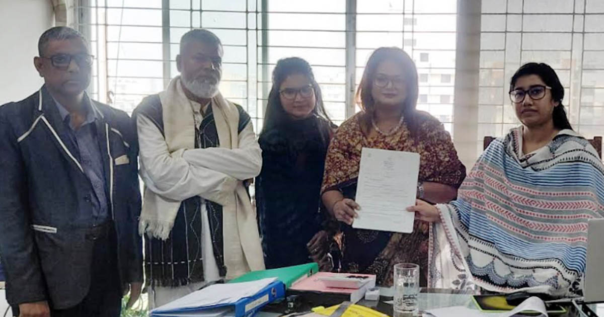 ঢাকা-৭ আসনে জেএসডির মনোনয়ন ফরম সংগ্রহ করলেন সাহানা সুলতানা