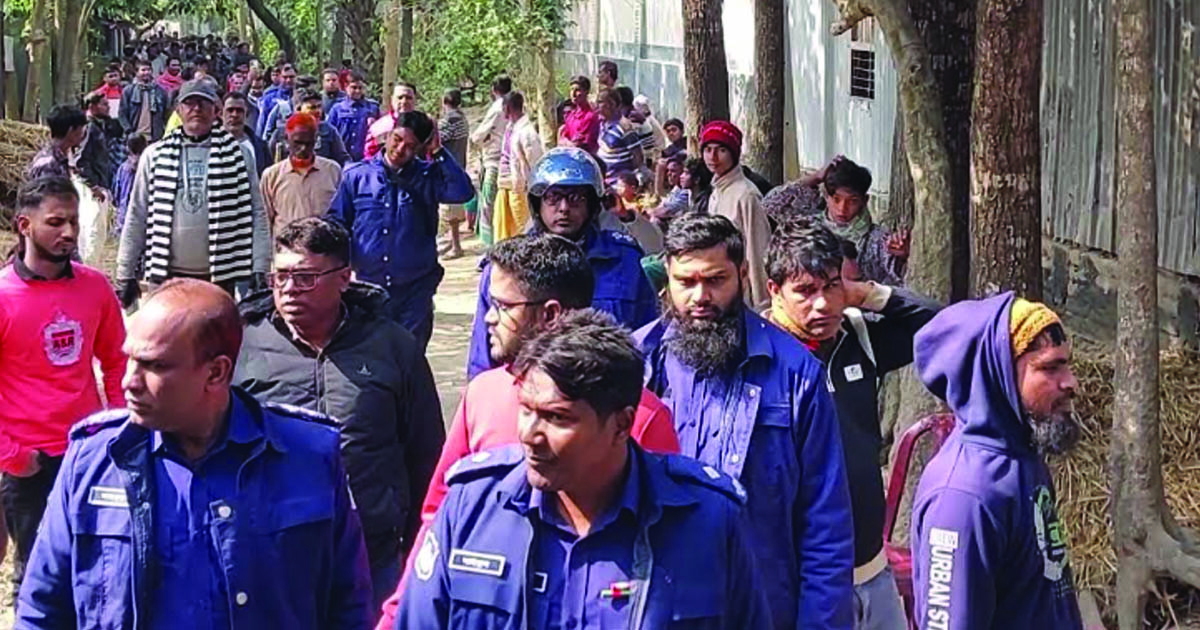 শাহজাদপুরে ওয়াজ মাহফিলে শিশুদের ঝগড়ার জেরে দুই পক্ষের সংঘর্ষ, আহত ২০