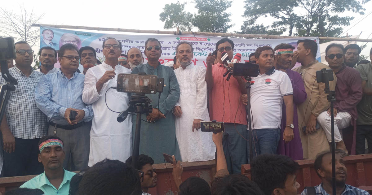সন্দ্বীপে বিএনপির গণসংযোগ ও পথসভা