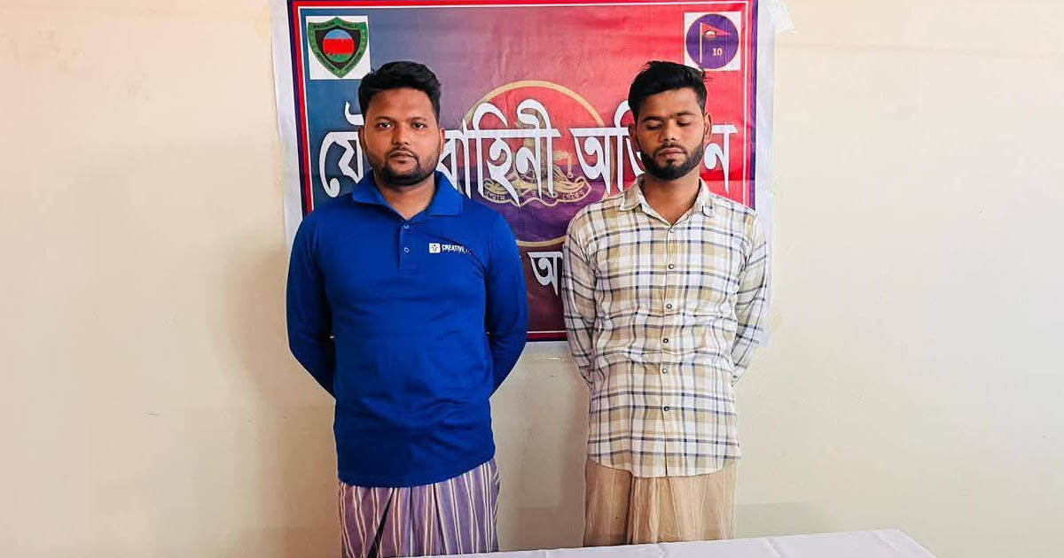সাতকানিয়ায় ছাত্রদল নেতার বাড়ি থেকে অস্ত্র ও হাতবোমা উদ্ধার, গ্রেপ্তার ২