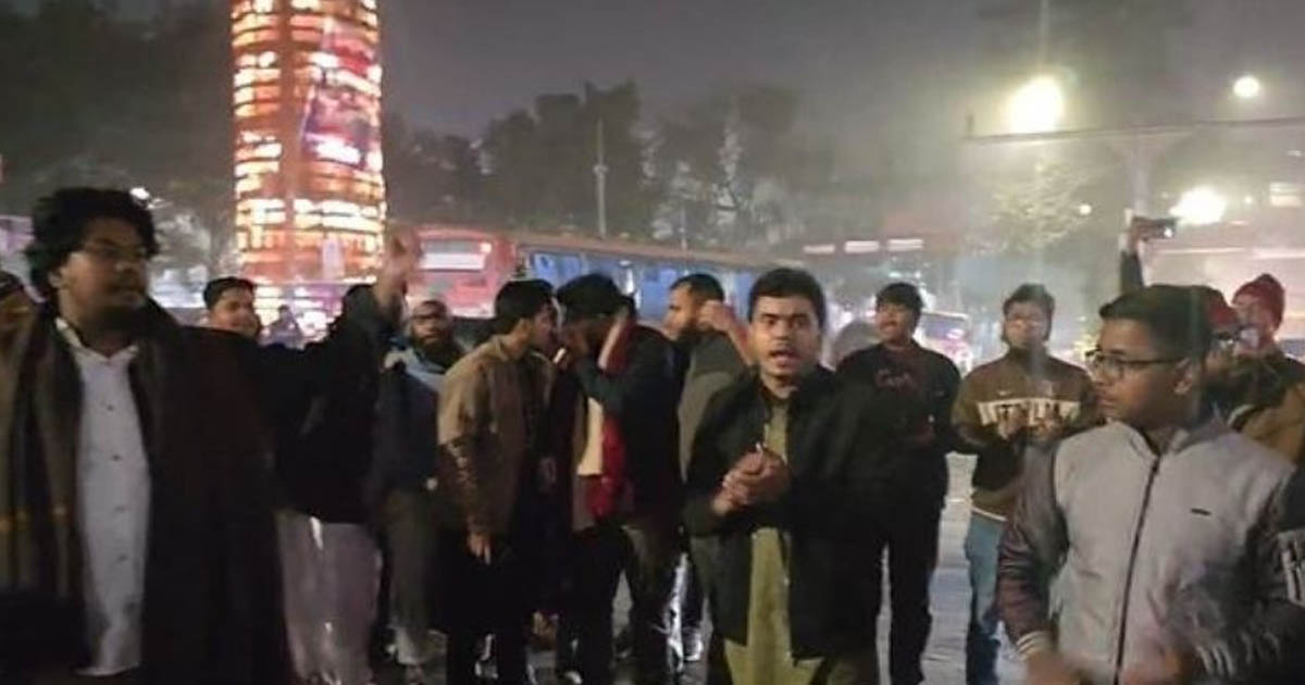 জুলাই যোদ্ধা মাহদীকে গ্রেপ্তারের প্রতিবাদে শাহবাগ অবরোধ