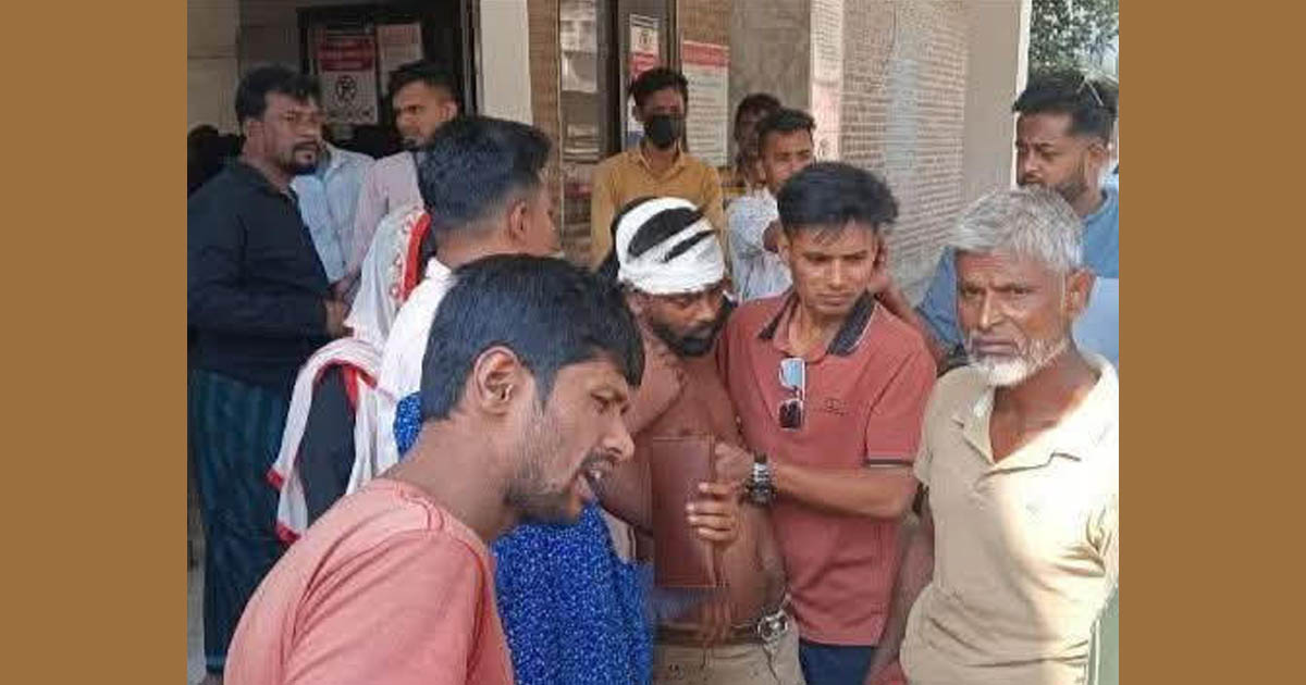 নরসিংদীতে আদালত প্রাঙ্গণে হামলার শিকার ছাত্রদল নেতা