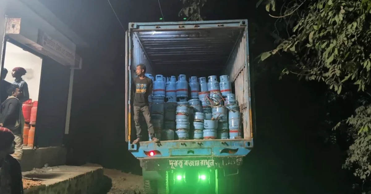 চালককে কুপিয়ে ৪৬২টি গ্যাসের সিলিন্ডার লুট