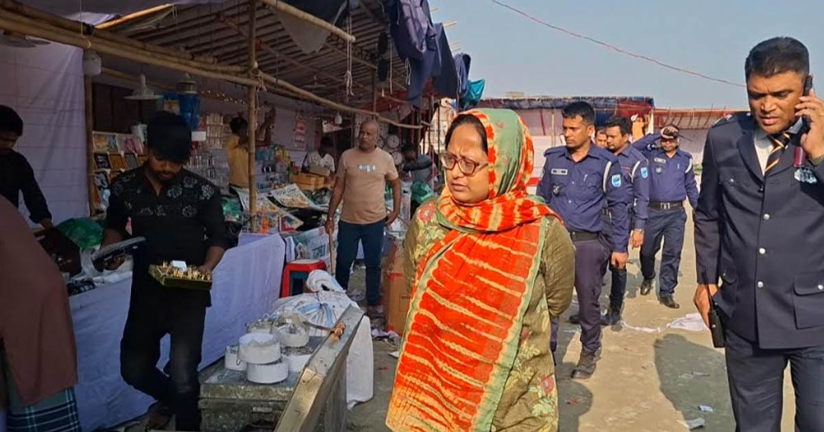 সোনারগাঁয়ে বিজয় মেলার নামে জুয়া-মদের আখড়া ভেঙে দিল প্রশাসন