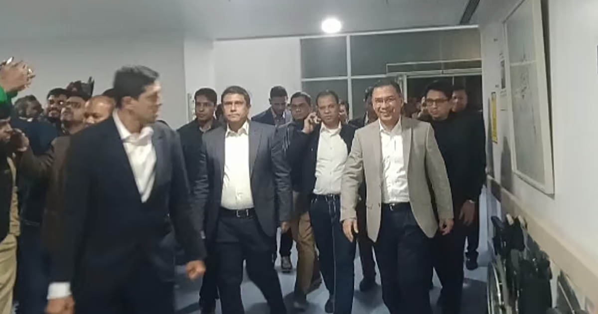 এভারকেয়ারে মা খালেদা জিয়ার শয্যাপাশে তারেক রহমান