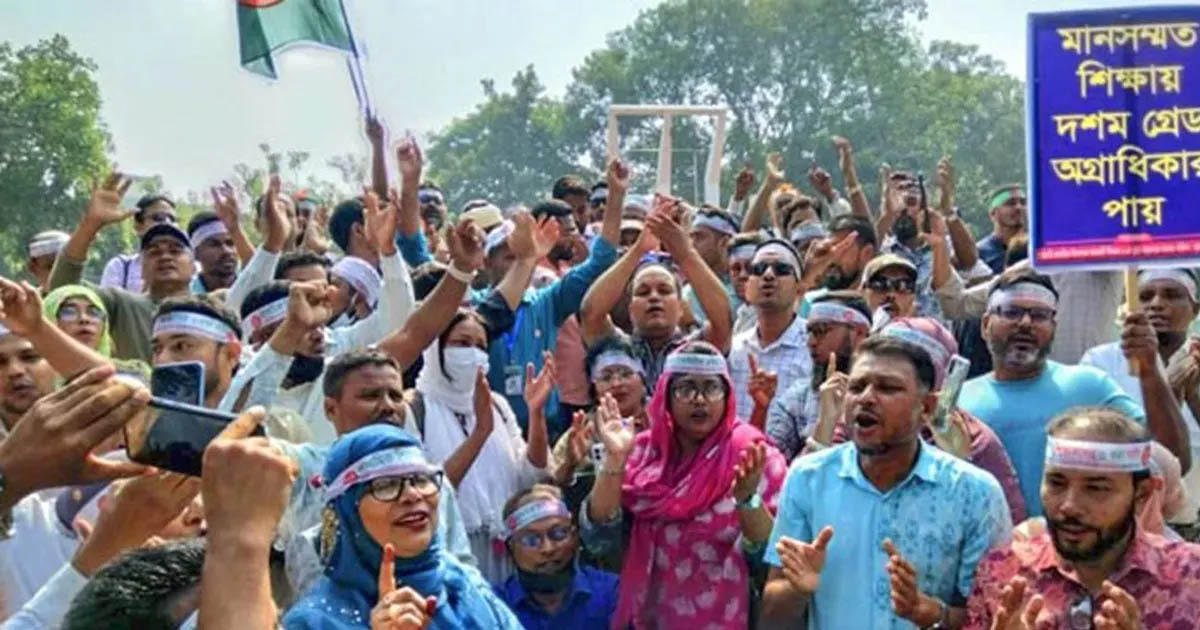 প্রাথমিক শিক্ষকদের আন্দোলন স্থগিত, মঙ্গলবার ফিরছেন শ্রেণিকক্ষে