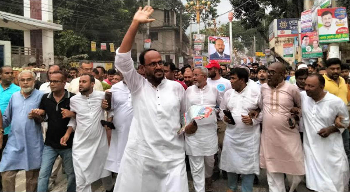 ৩১ দফা বাস্তবায়নে টাঙ্গাইলে সুলতান সালাউদ্দিন টুকুর গণমিছিল ও লিফলেট বিতরণ