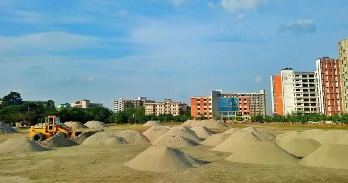 সংস্কারের নামে বেহাল নজরুল বিশ্ববিদ্যালয়ের খেলার মাঠ