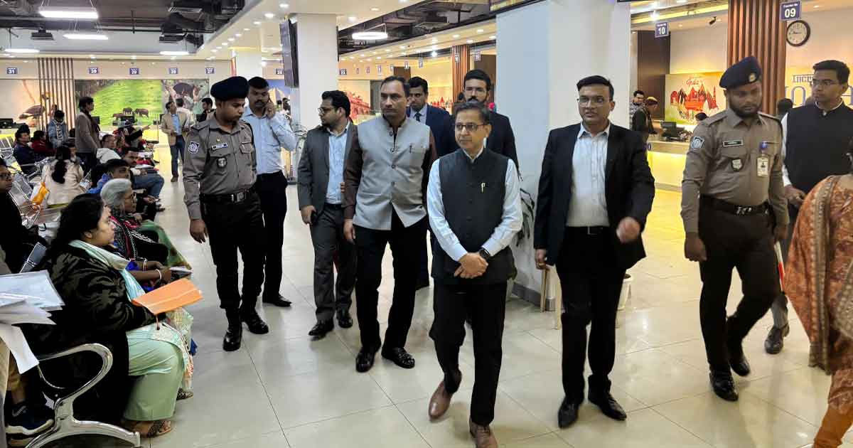 চিকিৎসাকে প্রাধান্য দিয়ে ভিসা সেবা সচল রাখার আশ্বাস প্রণয় ভার্মার
