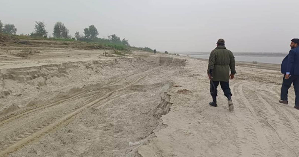 পদ্মা নদী থেকে অবৈধ বালু উত্তোলন, ৪ জনের কারাদণ্ড