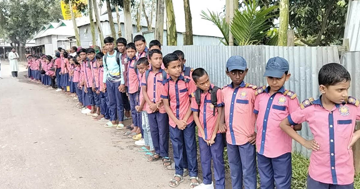 জামালপুরে চাঁদা না দেওয়ায় স্কুলে তালা দিল দুর্বৃত্তরা