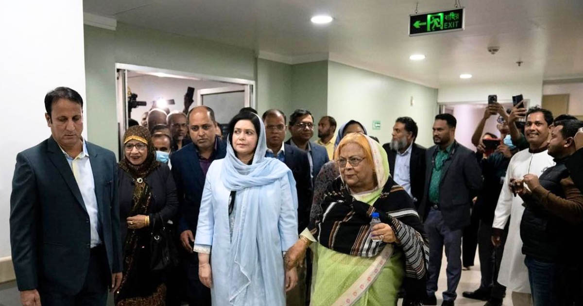 খালেদা জিয়াকে দেখতে এভারকেয়ার হাসপাতালে জুবাইদা রহমান