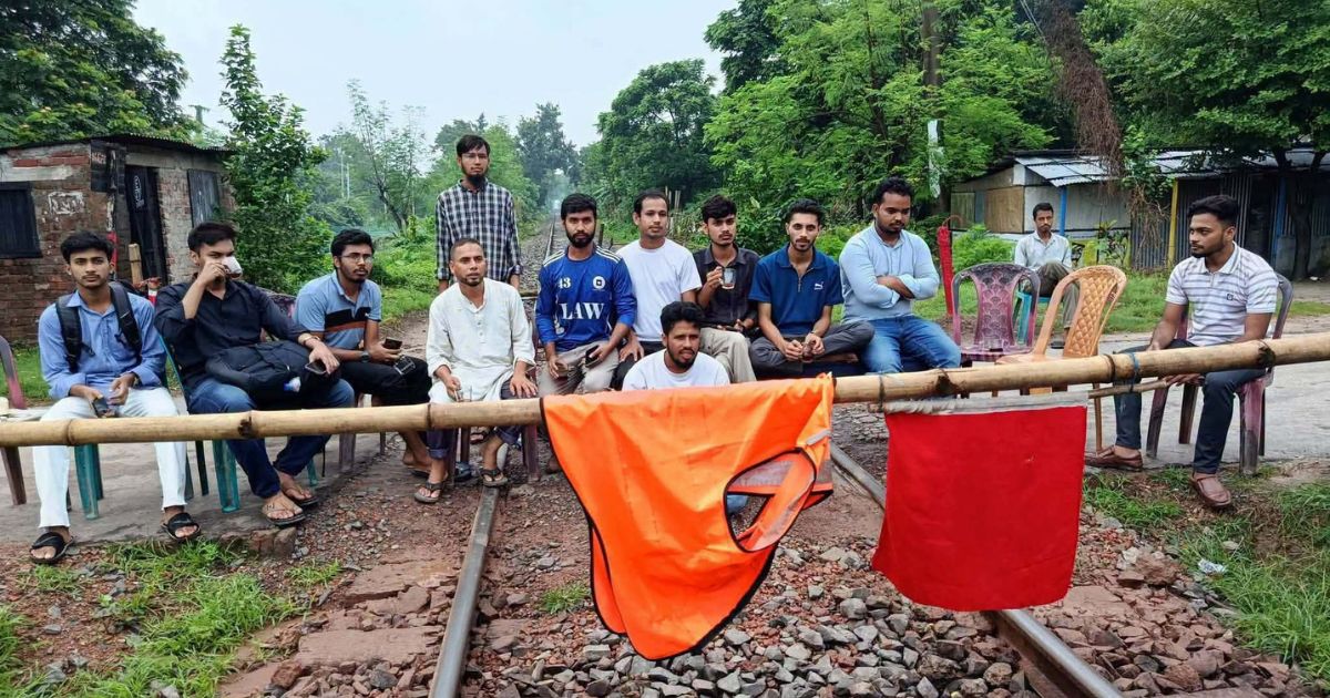 সারাদেশের সঙ্গে রাজশাহীর রেলযোগাযোগ বন্ধ