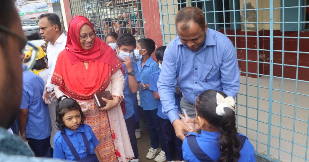 প্রাথমিক বিদ্যালয় পরিদর্শনে জেলা প্রশাসক সাইফুর রহমান