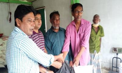 মাটিরাঙ্গায় বন্যা দুর্গতদের জন্য ওএমএসের চাল ও আটা বিক্রি শুরু