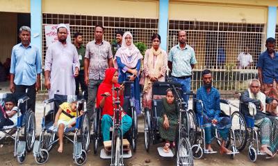 ঈশ্বরগঞ্জে ১০ প্রতিবন্ধীর মাঝে হুইলচেয়ার ও ট্রাইসাইকেল বিতরণ