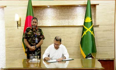 সেনা সদস্যদের পদোন্নতিতে রাজনৈতিক পছন্দের ঊর্ধ্বে থাকার আহ্বান প্রধানমন্ত্রীর