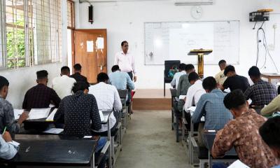 কঠোর নজরদারির মধ্যে ফায়ারফাইটার পদের লিখিত পরীক্ষা সম্পন্ন