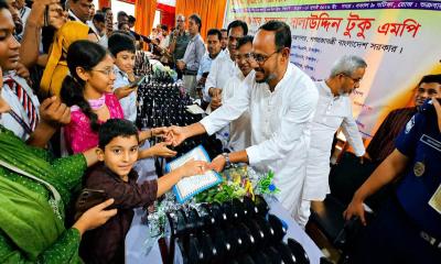 টাঙ্গাইলে ৫শ কৃতি শিক্ষার্থীকে বৃত্তি, ক্রেস্ট ও সনদপত্র প্রদান
