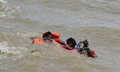 সন্দ্বীপ চ্যানেলে ডুবন্ত বাল্কহেডের চার শ্রমিককে জীবিত উদ্ধার