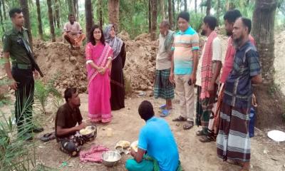 চুয়াডাঙ্গায় খাল খনন শেষে প্রায় ২০ লাখ টাকা কোষাগারে ফেরত দিলেন ইউএনও