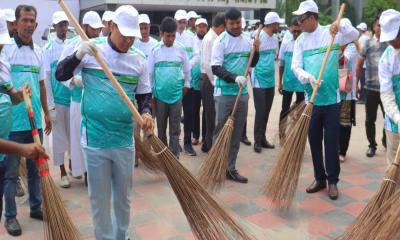 পরিচ্ছন্ন নারায়ণগঞ্জ গড়তে জেলা প্রশাসনের পরিচ্ছন্নতা অভিযান ও সচেতনতা র‌্যালি