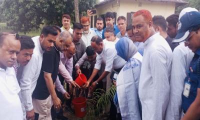 পটিয়ায় বন্যাকবলিত মৎস্য খামার পরিদর্শনে প্রতিমন্ত্রী সালাউদ্দিন টুকু