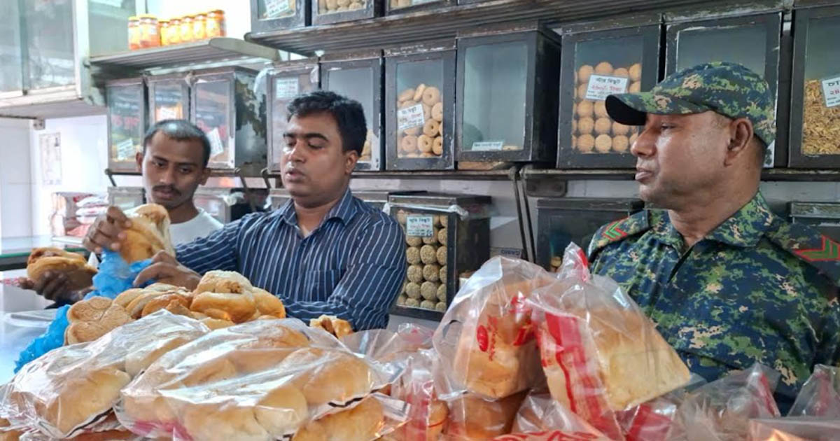 চাঁদপুরে মেয়াদোত্তীর্ণ খাবার রাখার দায়ে কনফেকশনারি মালিককে জরিমানা