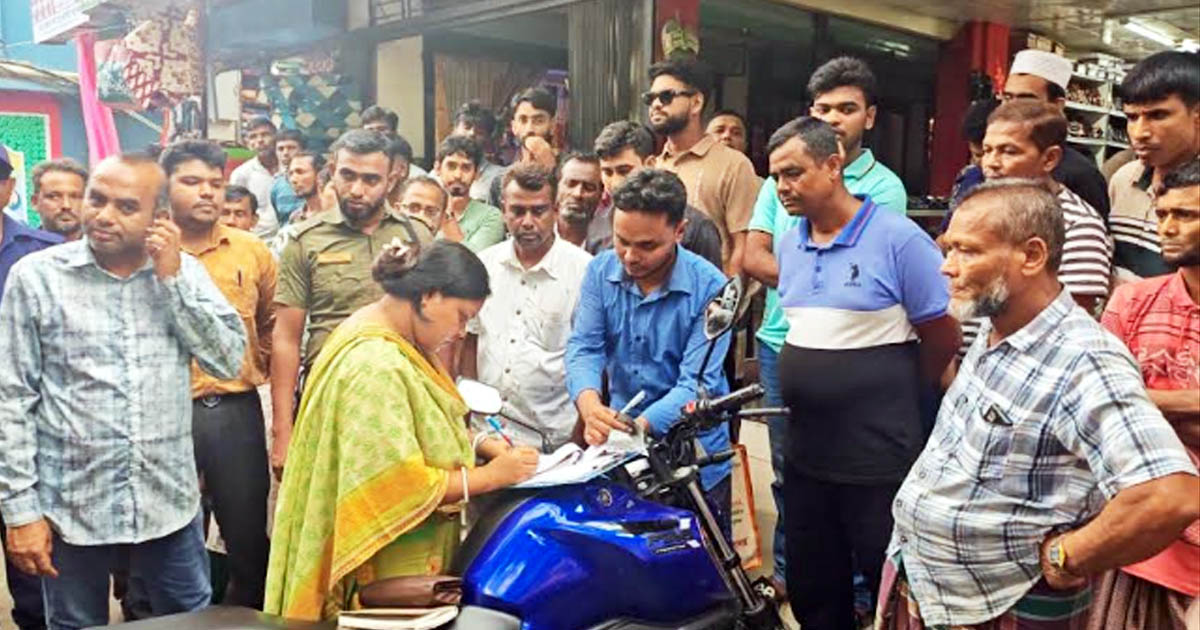 মাগুরায় সড়ক পরিবহন আইনে মোবাইল কোর্ট: ১৮ মামলায় ৯৩ হাজার ৫০০ টাকা জরিমানা