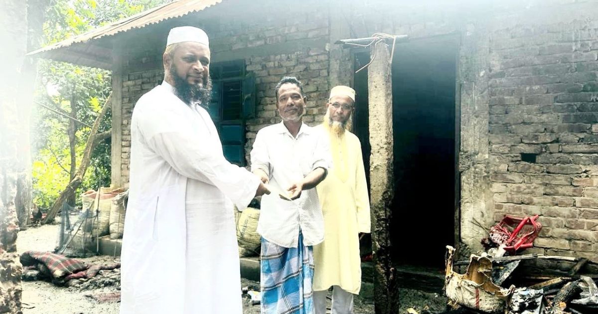 সোনাগাজীতে অগ্নিকাণ্ডে ক্ষতিগ্রস্ত পরিবারকে জামায়াতের সহায়তা