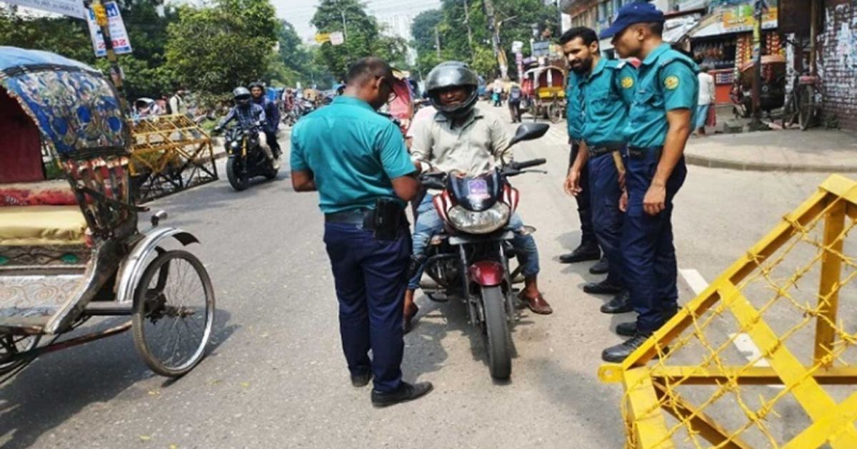 ট্রাফিক আইন লঙ্ঘনে এক দিনে ডিএমপির ১ হাজার ৭৪৪ মামলা