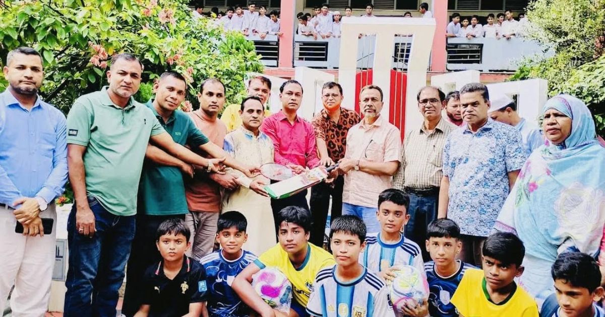 রাহাত আলী উচ্চ বিদ্যালয়ে প্রাক্তন শিক্ষার্থীদের ক্রীড়া সামগ্রী উপহার