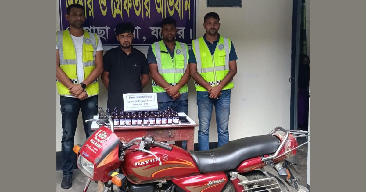 চৌগাছায় পুলিশের অভিযানে ৬৮ বোতল এসকাফ সিরাপ উদ্ধার, গ্রেপ্তার ১