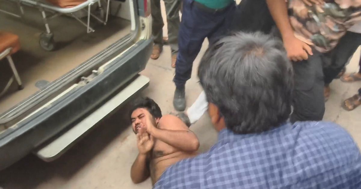 রাকসু ভবনে সাবেক ছাত্রলীগ কর্মীর হামলাকে ঘিরে রাবিতে উত্তেজনা