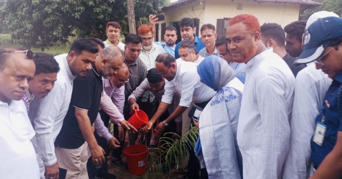 পটিয়ায় বন্যাকবলিত মৎস্য খামার পরিদর্শনে প্রতিমন্ত্রী সালাউদ্দিন টুকু