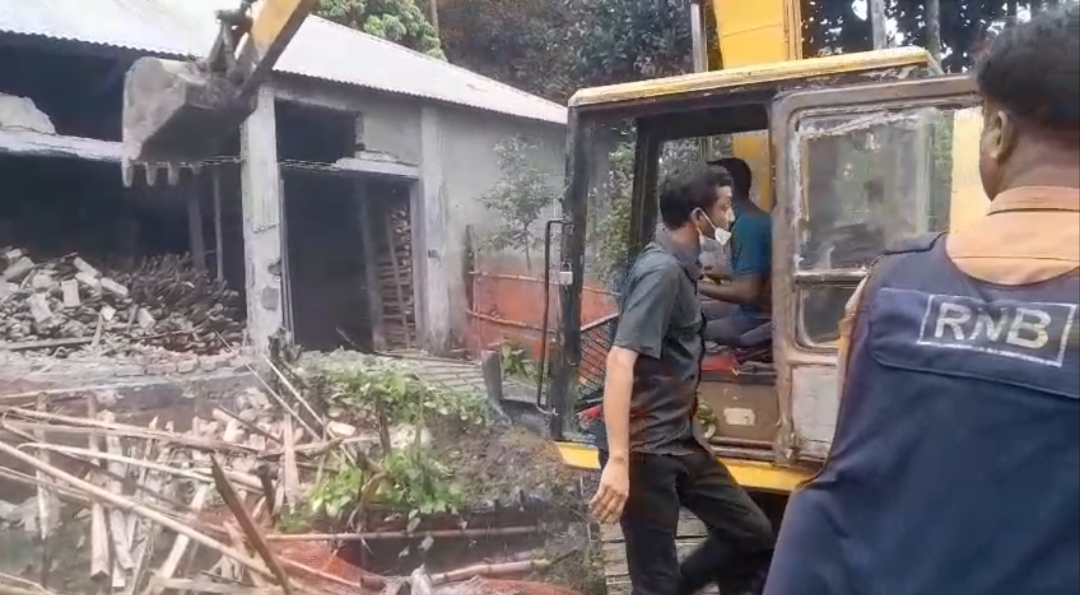 নলডাঙ্গা রেলস্টেশন এলাকায় অবৈধ স্থাপনা উচ্ছেদ