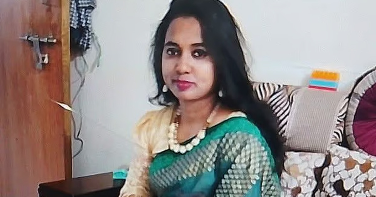 শিক্ষিকার মাথায় ছাত্রীর মায়ের ১০ কোপ