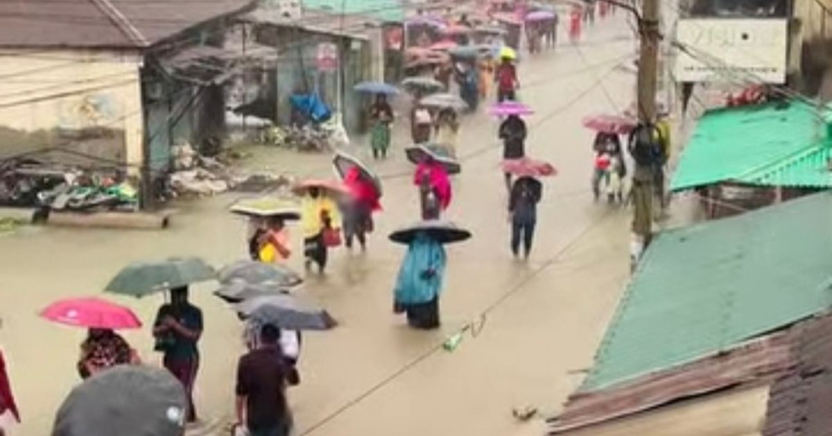 কালিয়াকৈরে তিন ঘণ্টার বৃষ্টিতেই জলাবদ্ধতা, চরম দুর্ভোগ