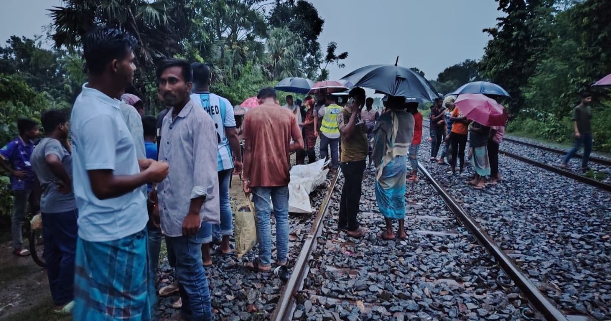 চুয়াডাঙ্গায় ট্রেনের ধাক্কায় মোটরসাইকেল আরোহী দুই বন্ধু নিহত