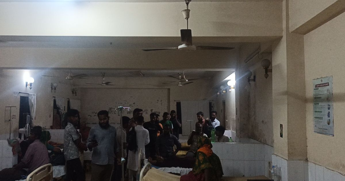 দীর্ঘদিন ধরে নষ্ট হাসপাতালের পুরুষ ওয়ার্ডের ফ্যান, গরমে ভোগান্তি
