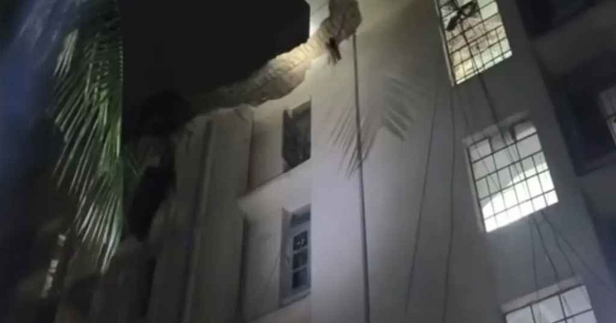 ভূমিকম্পে ধসে পড়ল বুয়েটের আবাসিক ভবনের ছাদ