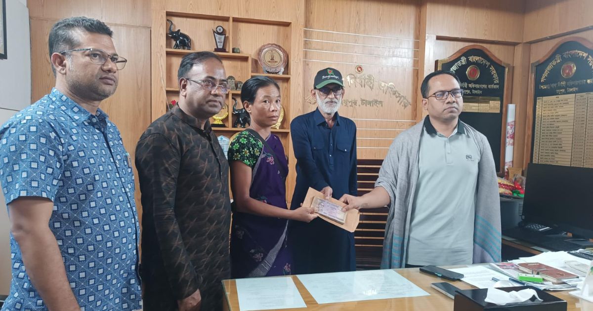 মধুপুরে কূপে নিহত চারজনের পরিবারকে এক লাখ টাকা সহায়তা