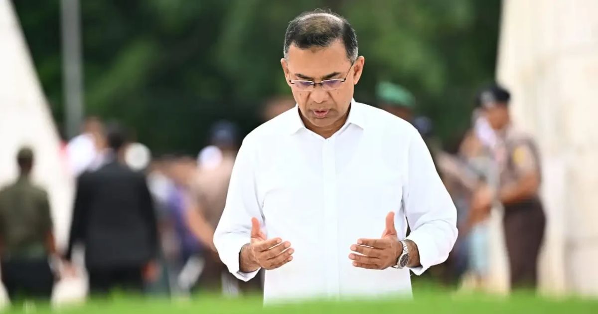 দেশে ফিরেই বাবা-মায়ের কবর জিয়ারত করলেন প্রধানমন্ত্রী