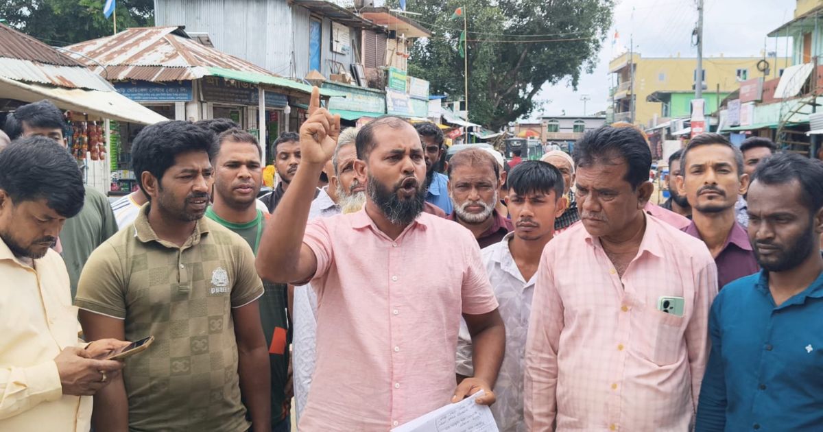 জীবিত ব্যক্তিকে মৃত দেখিয়ে বয়স্ক ভাতার কার্ড বন্ধ, মাটিরাঙ্গায় বিক্ষোভ