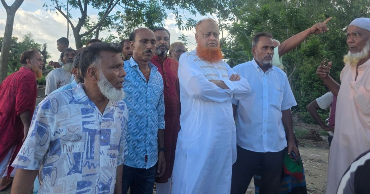 জিও ব্যাগ ডাম্পিং কাজের অগ্রগতি পরিদর্শনে এমপি লাভলু