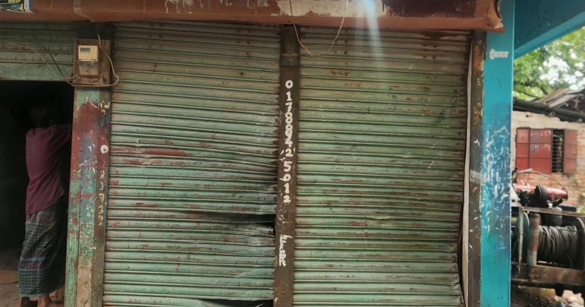 শাহরাস্তিতে ‘ক্যারফা ফারুক’ বলায় সংঘর্ষ, ১০ দোকান ভাঙচুর