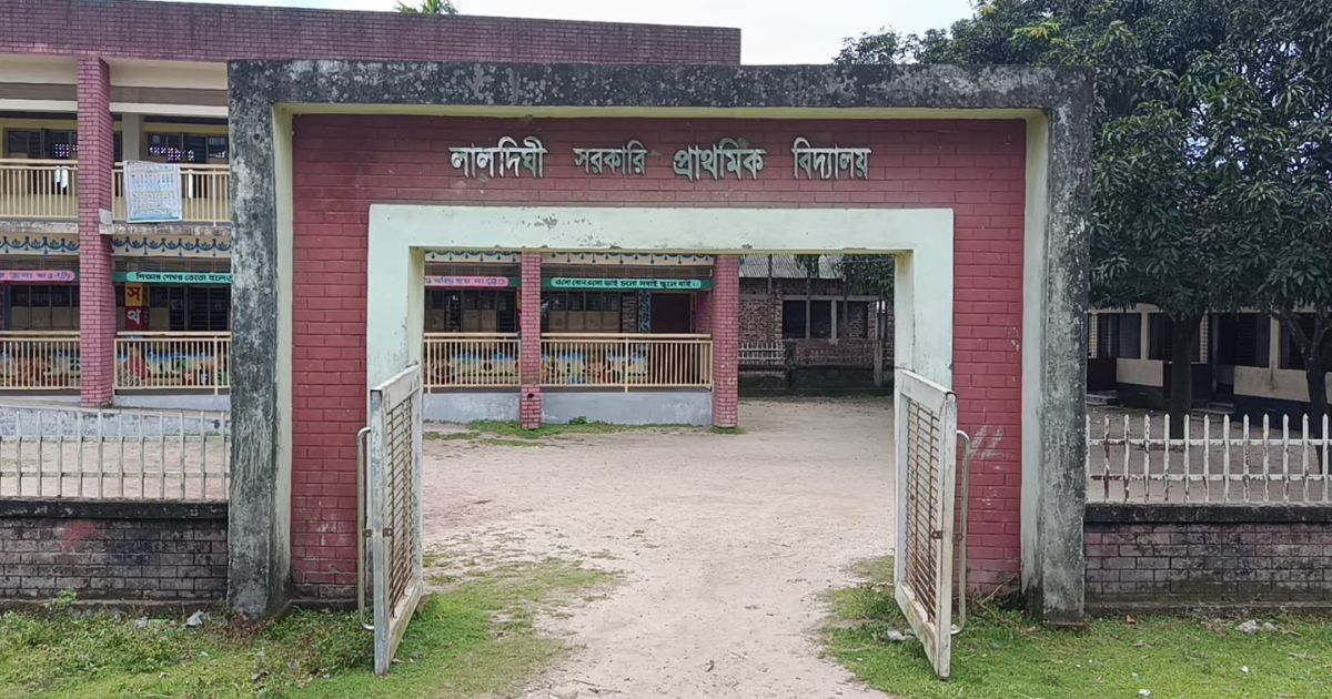 বিল বকেয়া থাকায় বিদ্যুৎ সংযোগ বিচ্ছিন্ন, গরমে শিক্ষার্থীদের হাঁসফাঁস