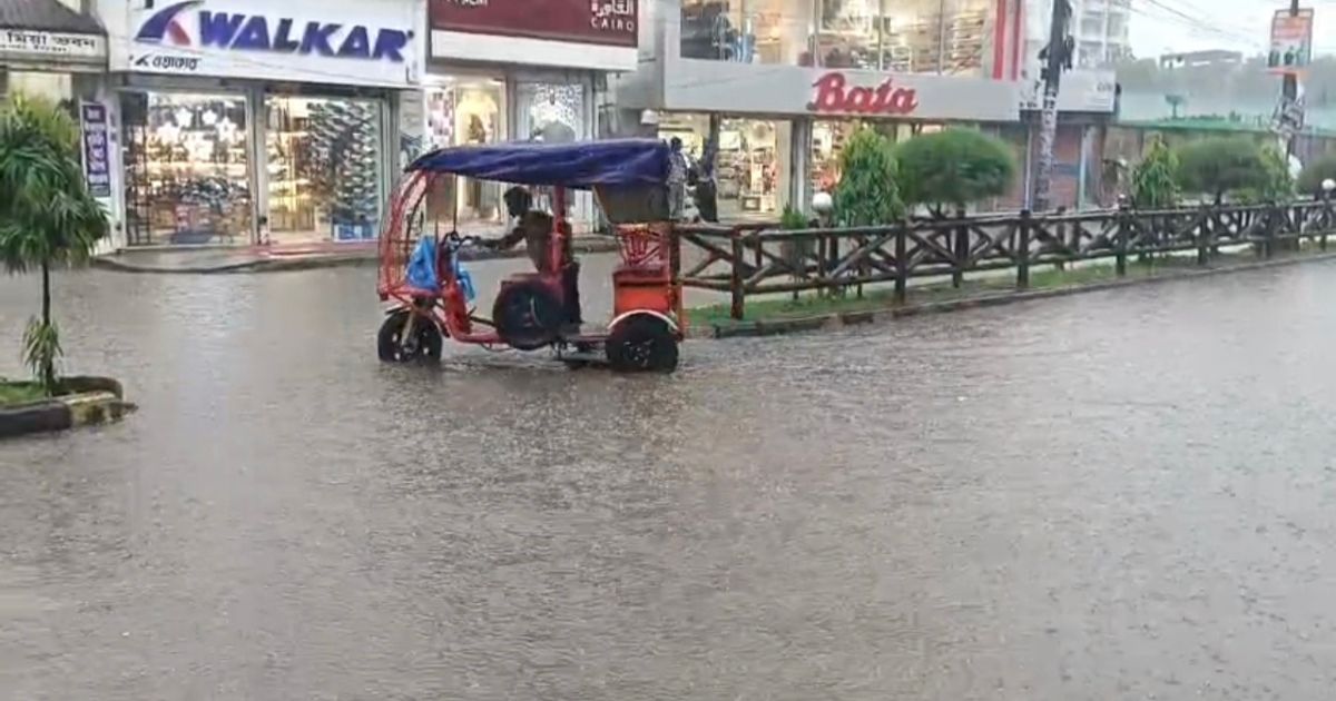 বৃষ্টিতে ভৈরব পৌর শহরে জলাবদ্ধতা, ভোগান্তিতে স্থানীয়রা