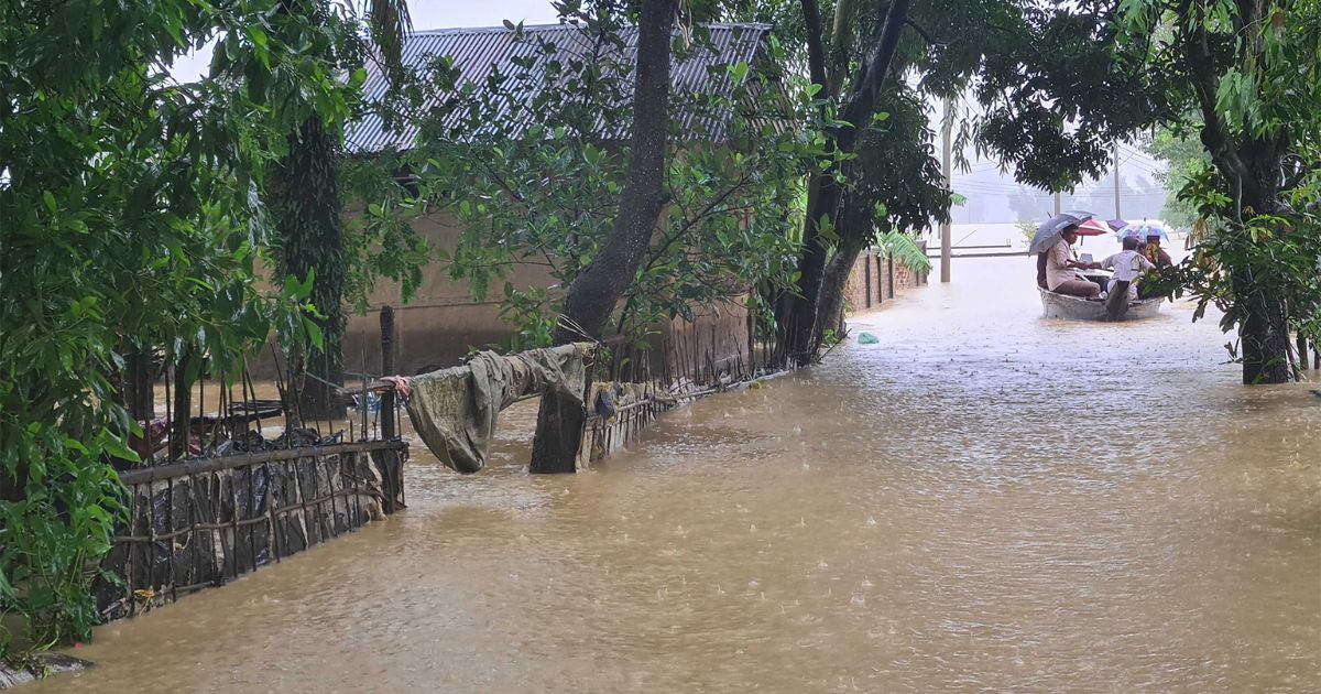 টানা বৃষ্টি-বন্যায় কক্সবাজারে ২৬ প্রাণহানি, পানিবন্দি লাখো মানুষ